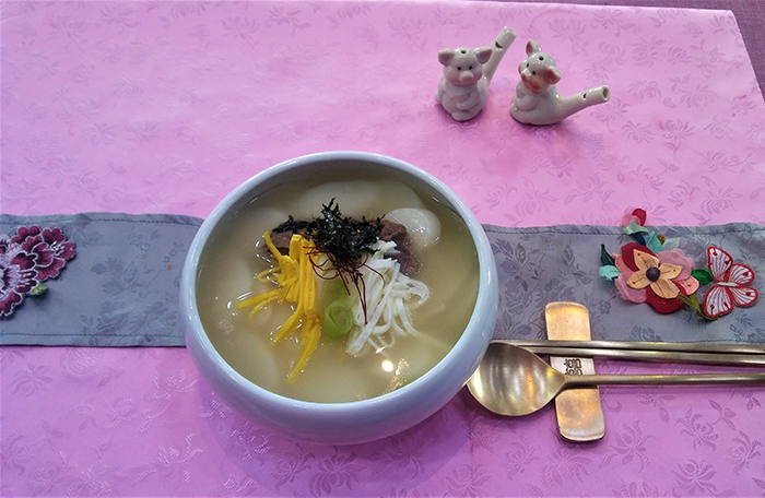  Koreans eat <i>tteokguk</i> (rice cake soup) on Seollal Lunar New Year's Day. (Wendy Palomo) 